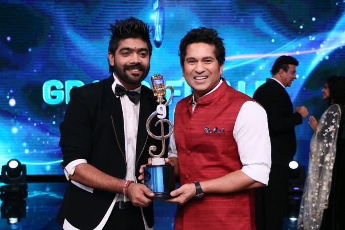 Revanth (left) with former cricketer Sachin Tendulkar. LV Revanth, Indian Idol 2017