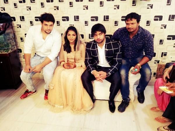 Sakshi Malik and Satyawart Kadian (centre). Sakshi Malik, Satyawart Kadian, Sakshi Malik weds wrestler Satyawart Kadian, Sakshi Malik news, Sakshi Malik marriage