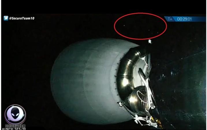 Mysterious luminous objects were spotted in the live SpaceX rocket launch footage. ufo, SpaceX, weird news, mystery, spotted, alien, spacecraft,