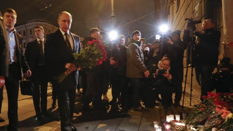 Vladimir Putin lays flowers at St Petersburg metro station blast site