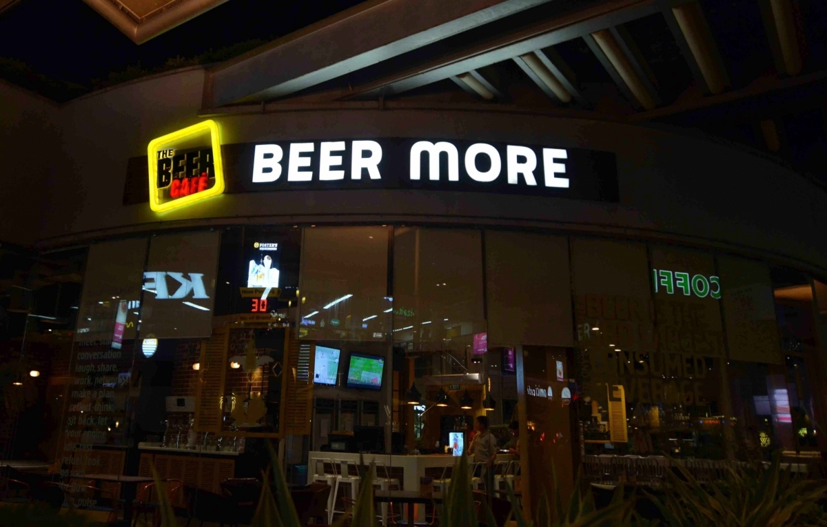 Bars wear a deserted look after the Supreme Court banned liquor shops within 500 metres on either side of the national and state highways in a bid to curb accidents caused by drunken driving; in Gurugram on April 3, 2017. liquor ban on highways, liquor shops, bars and pubs, sc order on liquor, liquor shops on highways, bars protest against liquor ban