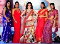 women, indian women, women's ethnic wear, indian women ethnic wear, women in sarees, gold jewellery, gold prices, gold demand