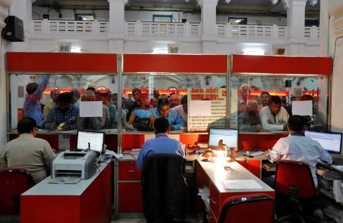 Post office employees are part of the millions of Central government employees awaiting a decision on higher allowances. 7th pay commission, pay commission news, salary hike, allowances hike, lavasa committee, central govt employees
