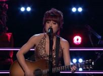 Casi Joy performing