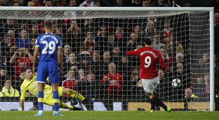 Zlatan Ibrahimovic scores from the spot, April 4, 2017 Zlatan Ibrahimovic, Manchester United, Everton, EPL, penalty