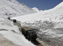 ladakh snowfall, avalanche, soldiers death