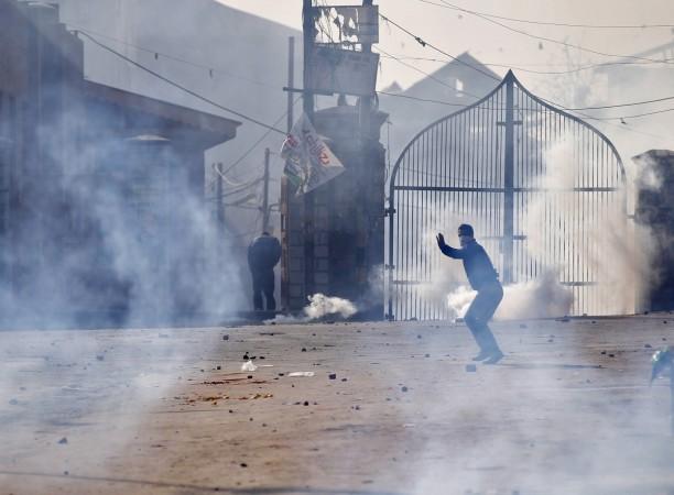 stone pelting, clashes