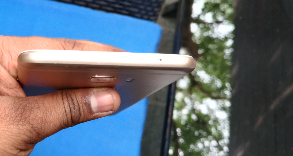 Samsung Galaxy C7 Pro top-edge featuring clean frame having a lone mic on top right corner Samsung, Galaxy C7 Pro, hands-on review, first impression