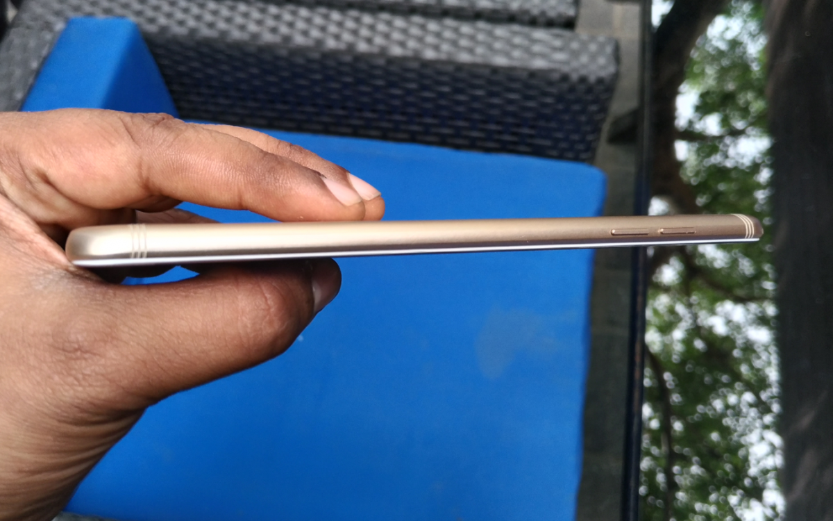 Samsung Galaxy C7 Pro left edge featuring up and down volume rockers placed at the top Samsung, Galaxy C7 Pro, hands-on review, first impression