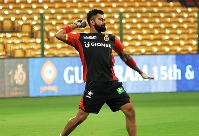 Virat Kohli goes through a fielding drill for RCB, April 12, 2017 Virat Kohli, RCB, IPL 2017, injury, Mumbai Indians