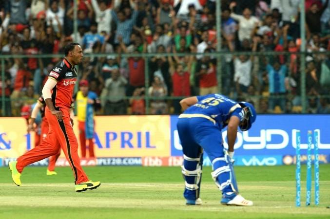 Samuel Badree completes his hat-trick by castling Rohit Sharma, April 14, 2017 Samuel Badree, RCB, Rohit Sharma, Mumbai Indians, IPL 2017