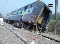 Meerut-Lucknow Rajya Rani Express (22454) derailed near Rampur in Uttar Pradesh