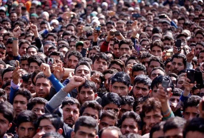 kashmir, pulwama, batamaloo