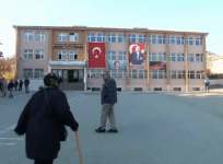 Landmark referendum on sweeping presidential powers underway in Turkey