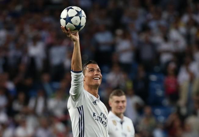 Cristiano Ronaldo holds up the ball after completing his hat-trick, April 18, 2017 Cristiano Ronaldo, Real Madrid, Bayern Munich, Champions League, quarterfinals