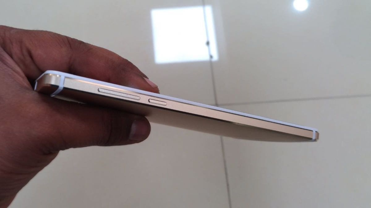 Oukitel U13 review: The device's left side houses volume rockers and a power button placed one upon each other Oukitel U13, review, price, design, specifications, hands-on