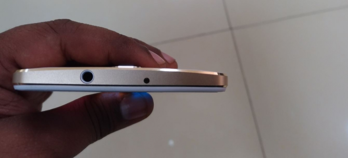 Oukitel U13 review: The device features 3.5mm audio jack and a IR blaster sensor on the top edge Oukitel U13, review, price, design, specifications, hands-on