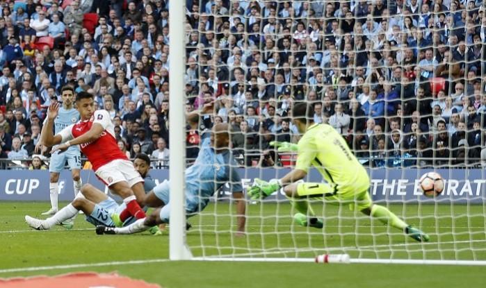 Alexis Sanchez scores the winner for Arsenal, April 23, 2017 Alexis Sanchez, Arsenal, Manchester City, FA Cup, semifinal