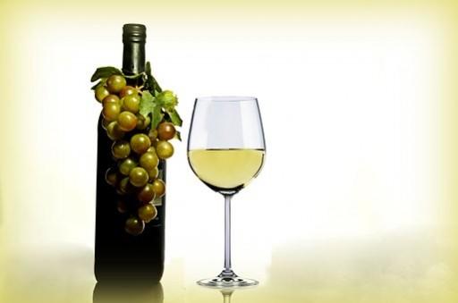 Researchers found that increased alcohol consumption raises the risk of rosacea. rosacea, white wine, women, alcohol, health,
