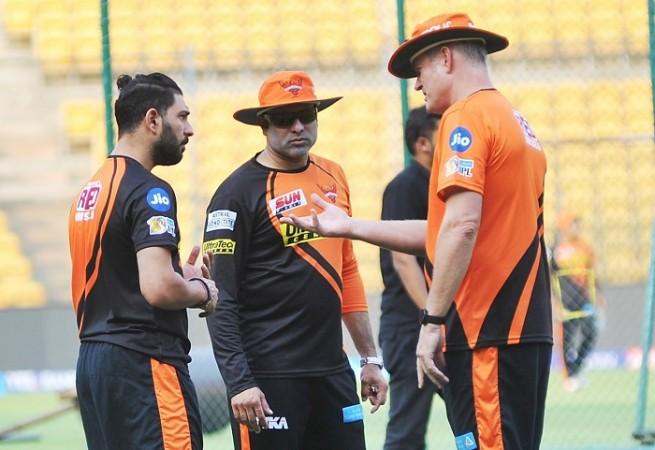 Yuvraj Singh, VVS Laxman and Tom Moody during a training session at the Chinnaswamy, April 24, 2017 Yuvraj Singh, VVS Laxman, Tom Moody, SRH, IPL 2017