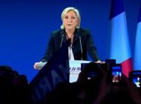 Le Pen says she will defend Frances independence