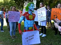 March for Science sees protesters worldwide supporting scientists on Earth Day