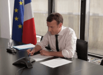 Barack Obama calls French election candidate Macron in support