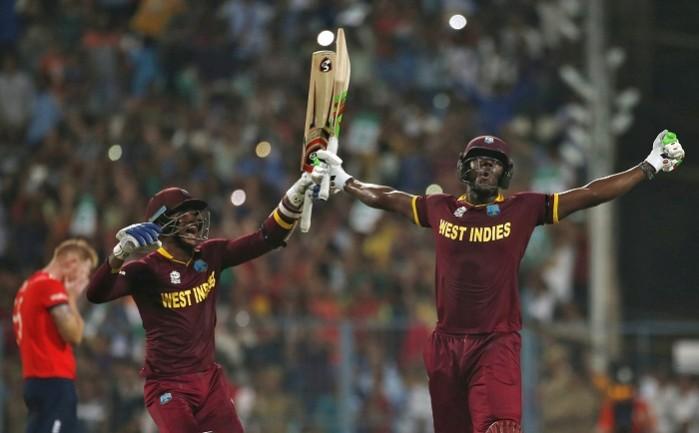 Marlon Samuels (L) joins Carlos Brathwaite at the Delhi Daredevils Marlon Samuels, Carlos Brathwaite, West Indies, Delhi Daredevils, IPL 2017