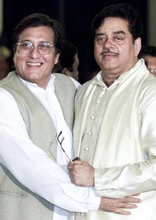 Indian film actors-turned-politicians Shatrughan Sinha (R) and Vinod Khanna poses for photographers after the swearing-in-ceremony in New Delhi on July 1, 2002. Vinod Khanna