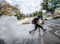 Tear gas used at ongoing Caracas protests as death toll hits 29
