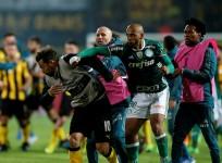 Felipe Melo, Felipe Melo punches Penarol player, Palmeiras, Penarol, fight in South American football match, Copa Libertadores, CONMEBOL
