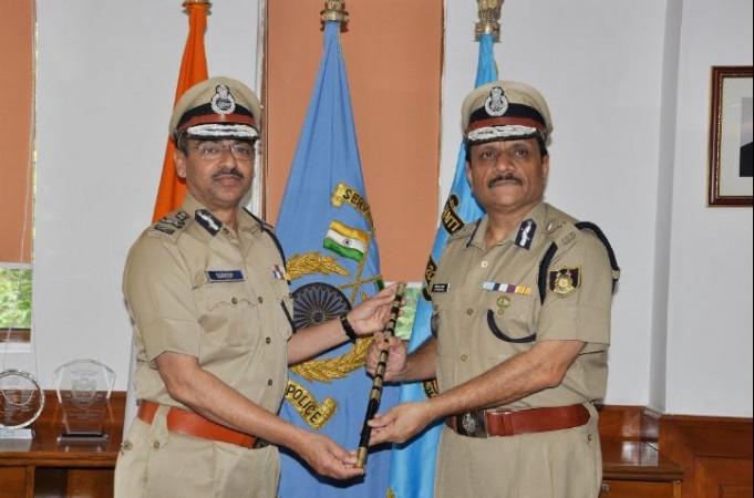 Rajeev Rai Bhatnagar (right) takes charge as new DG of CRPF Rajeev Rai Bhatnagar has taken charge as new DG of CRPF
