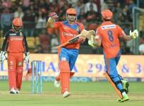 Suresh Raina, IPL 2017, Gujarat Lions, Andrew Tye