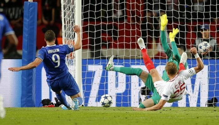 Gonzalo Higuain slots in the second goal for Juventus in the Champions League semifinal first leg against Monaco, May 3, 2017 Gonzalo Higuain, Juventus, Monaco, Champions League semifinal, first leg