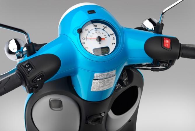 Honda Metropolitan's instrument cluster Honda Metropolitan