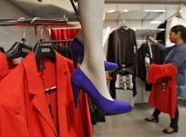 india online retail, offline stores in india, ecommerce market in india, india etail stores, flipkart, snapdeal online sales, amazon india online sales