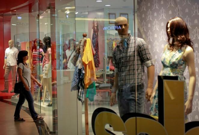 A woman enters a retail store inside a shopping mall in Mumbai, India July 14, 2012. india online retail, offline stores in india, ecommerce market in india, india etail stores, flipkart, snapdeal online sales, amazon india online sales