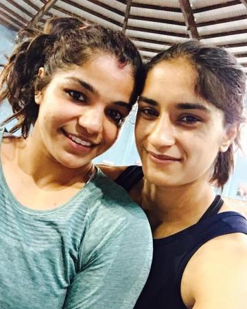 Sakshi Malik and Vinesh Phogat Sakshi Malik and Vineh Phogat