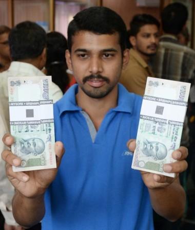 A man shows Rs 100 currency notes in exchange of the old Rs 500 and Rs 1,000 notes at a bank counter in Bengaluru on Nov 10, 2016. personal finance, mf investments, mutual funds, reliance growth fund, returns on reliance growth fund, reliance mf, mf schemes, indian mutual funds