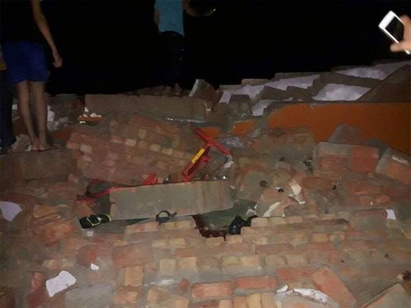 A section of the collapsed wall in Bharatpur, Rajasthan. Bharatpur wall collapse