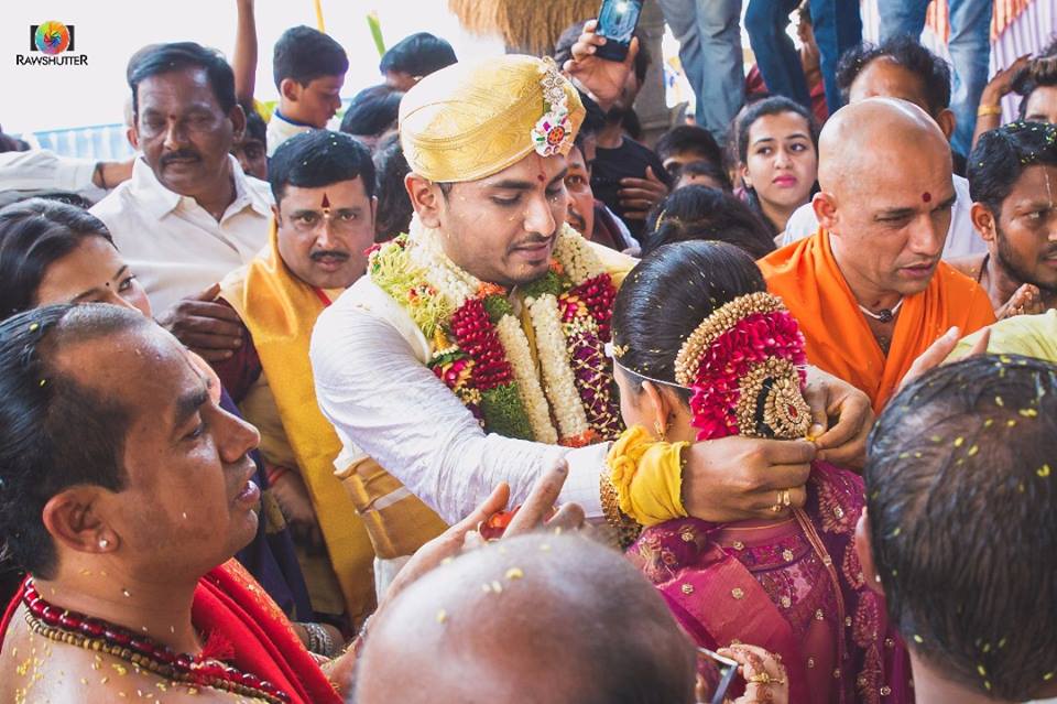 Here is a wedding photo of Amulya and Jagadish. Amulya ties the knot with Jagadish