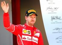 Lewis Hamilton, Lewis Hamilton drinks bottle, Sebastian Vettel, Mercedes Formula One, Toto Wolff, Nico Rosberg, Formula One