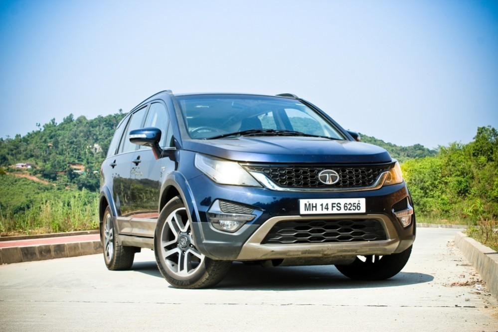 Tata Hexa has proper SUV attributes such as the presence, butch face and muscular body panels. Tata Hexa