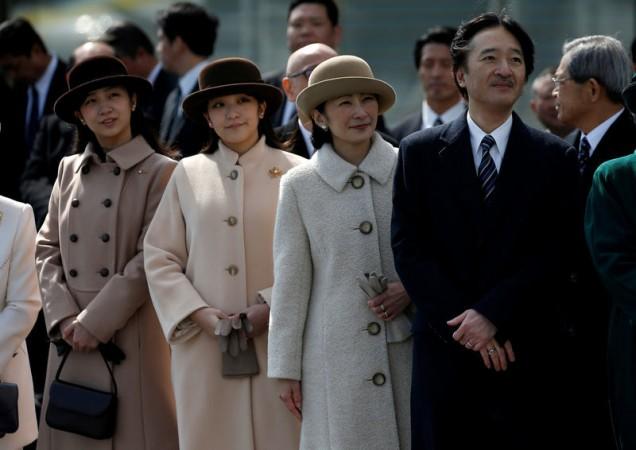 Japan's Prince Akishino (R), his wife Princess Kiko (2nd R) and their daughters Princess Mako (2nd L) and Princess Kako send off Emperor Akihito and Empress Michiko Japanese royal family