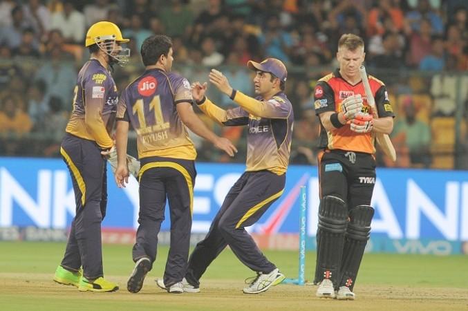 Robin Uthappa, Piyush Chawla and Gautam Gambhir celebrate the wicket of David Warner, May 17, 2017 KKR, David Warner, SRH, IPL 2017, playoffs