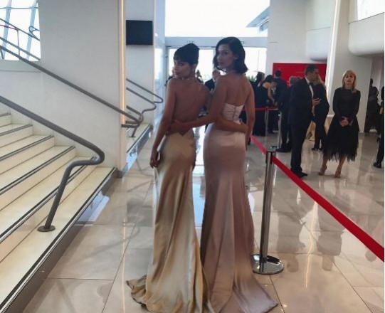 Emily Ratajowkski and Bella Hadid pose before attending Cannes Film Festival 2017 Emily Ratajowkski and Bella Hadid