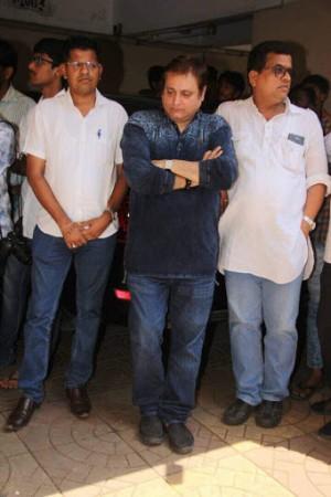 Manoj Joshi at Reema Lagoo funeral Manoj Joshi at Reema Lagoo funeral