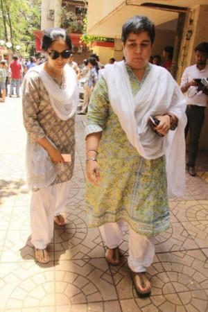 Reena Dutta at Reema Lagoo funeral Reena Dutta at Reema Lagoo funeral