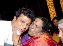 Parvathamma with her son Shivaraj Kumar