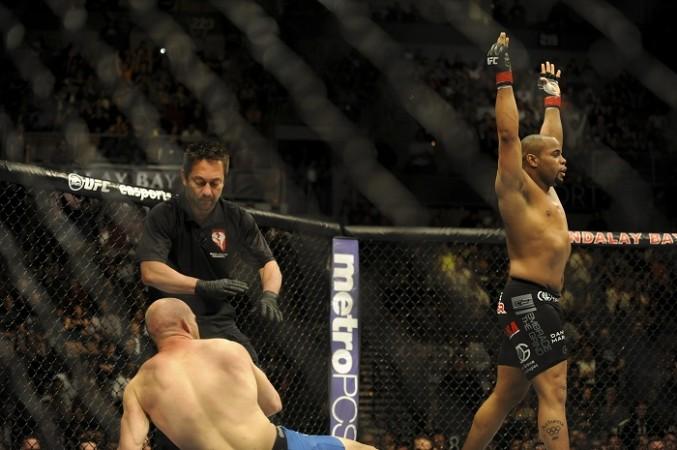 Daniel Cormier (right). Daniel Cormier, Conor McGregor, Floyd Mayweather, McGregor vs Mayweather, boxing, UFC